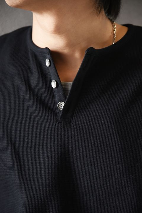 【RESOUND CLOTHING】 トレンドのワッフルヘンリーをシンプルに大人っぽく