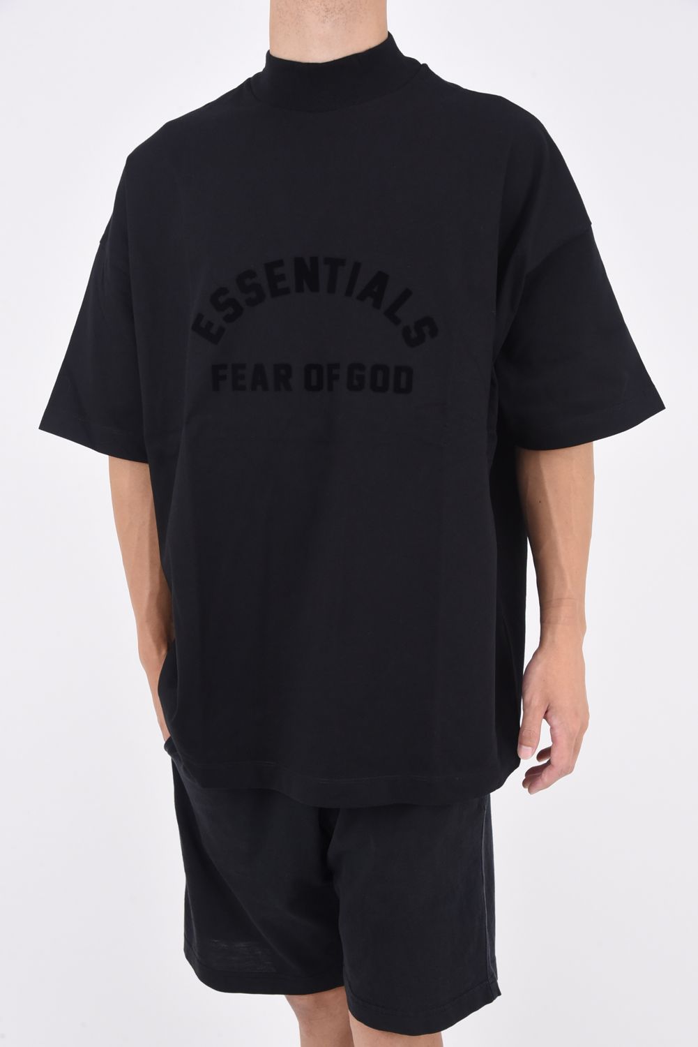 FEAR OF GOD Essentials ブラック ロゴ Tシャツ サイズMトップス - T