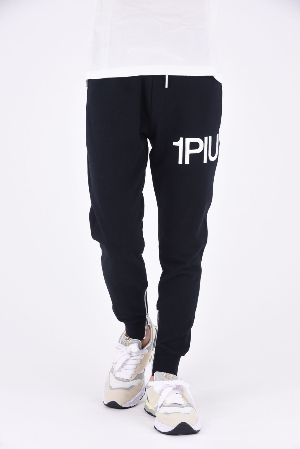 1PIU LOGO HEAVY PANTS / 1PIUロゴ刺繍 スウェットパンツ ブラック