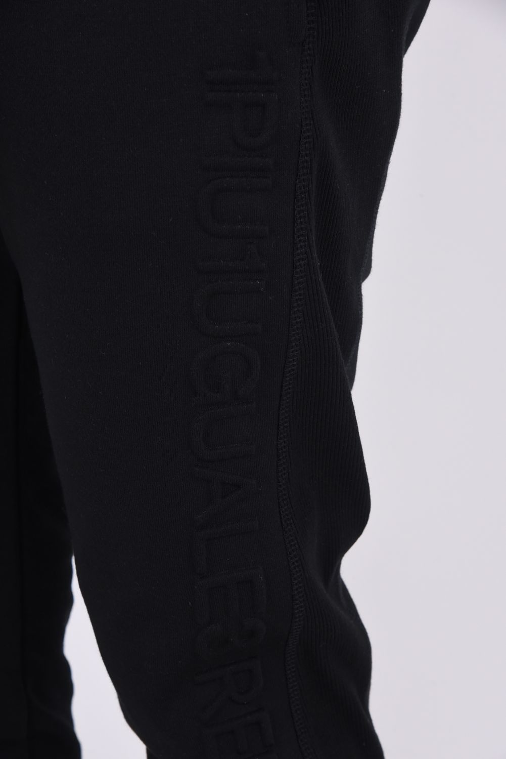 【26SS】 EMBOSSED LOGO JOGGER PANTS / エンボスロゴ ジョガーパンツ (ブラック)