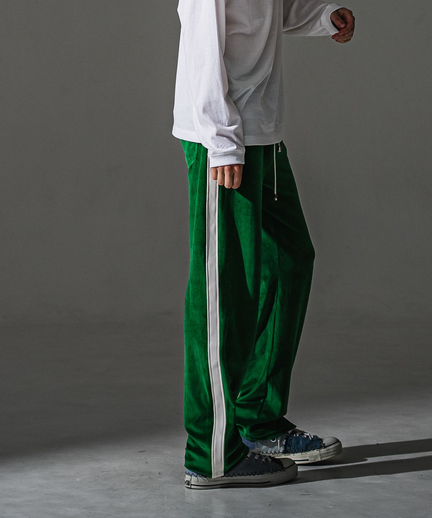 VELOUR SEMIWIDE TUCK PT / ベロア トラックパンツ (グリーン) (9月中旬入荷予定) ※オーダー締切:5月23日(土)17時