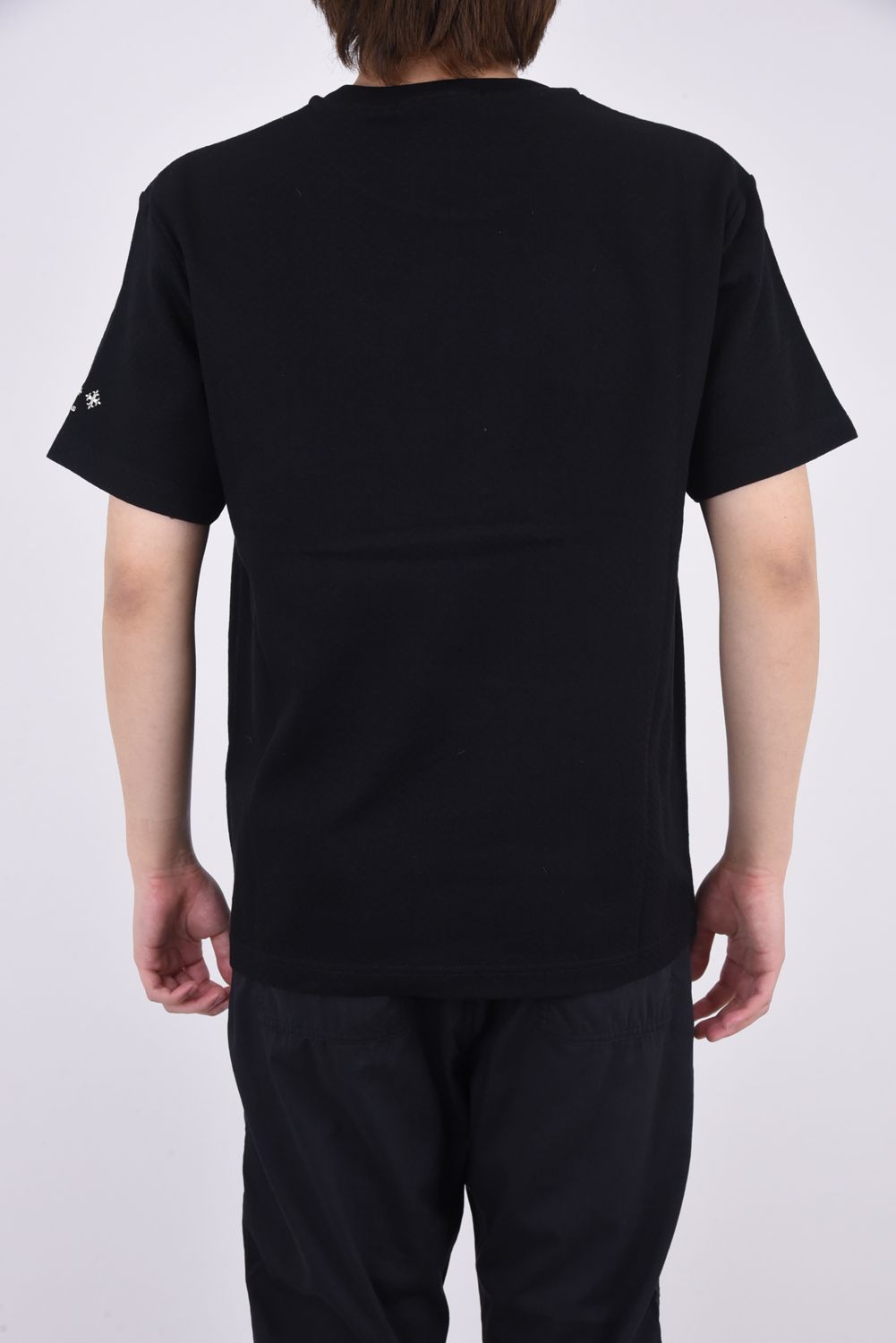 MEROPE / ロゴブリスター ジャカード クルーネック Tシャツ ブラック