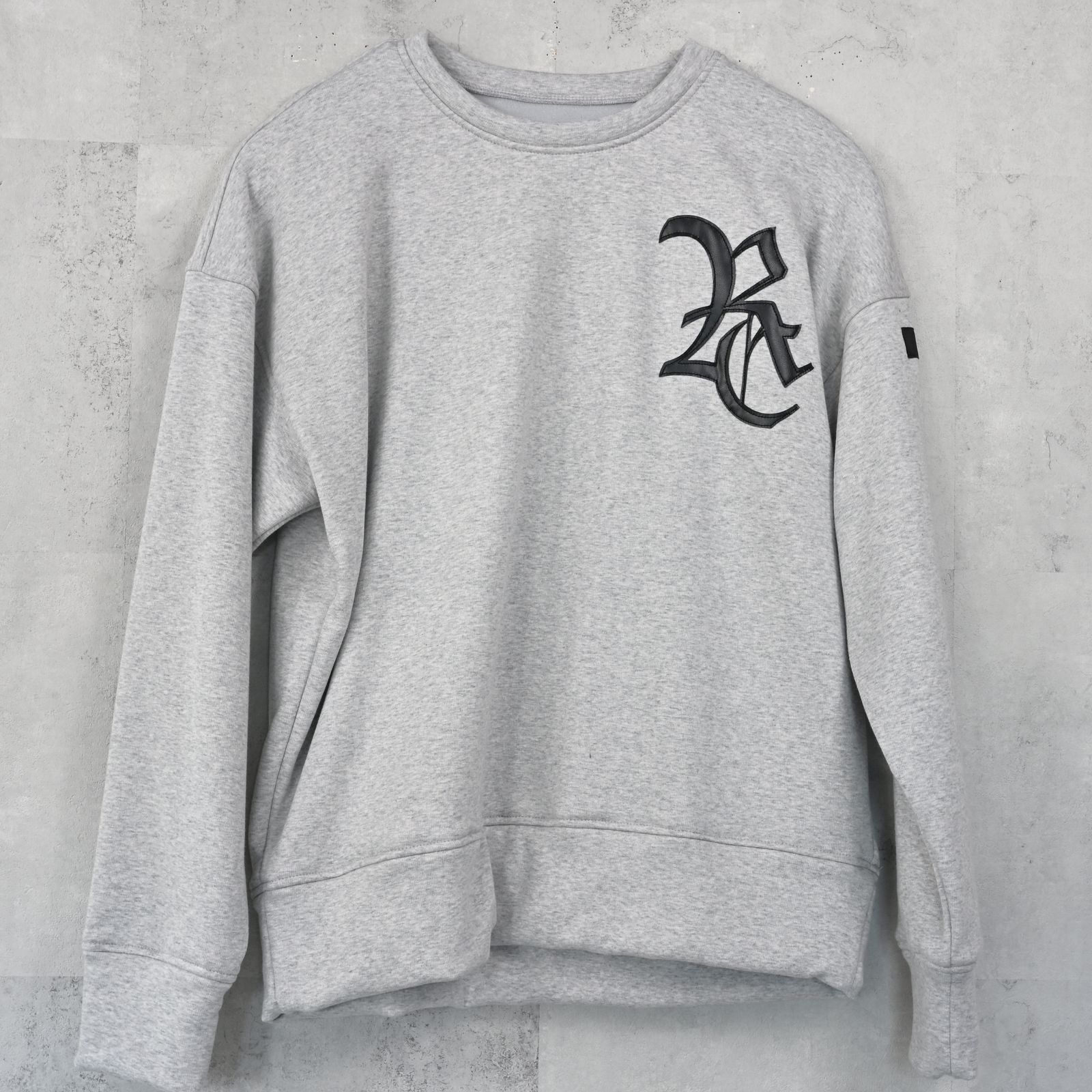 RC CHENILLE VELOURS FLEECE DROP TRAINER / サガラ刺繍ワッペン 裏起毛 ルーズトレーナー (グレー) (11月上旬入荷予定) ※オーダー締切:9月7日(月)17時