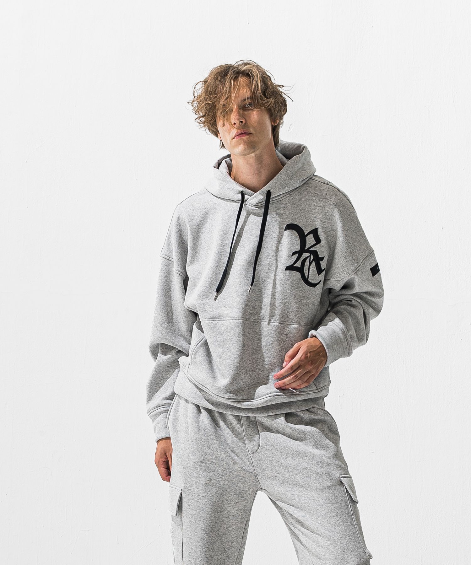 RC VELOURS FLEECE HOODIE / RCレザーワッペン 裏起毛ルーズフーディー (グレー) (11月上旬入荷予定) ※オーダー締切:9月7日(月)17時
