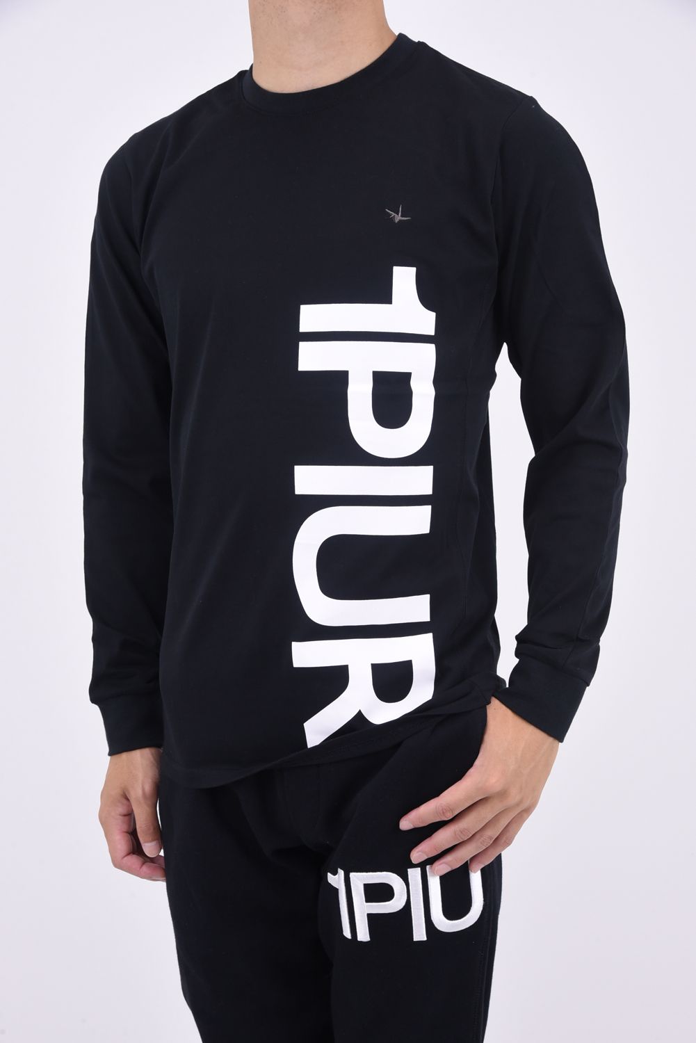 VERTICAL LOGO LONG-SLEEVED T-SHIRT / 縦ロゴ ロングスリーブ Tシャツ ブラック