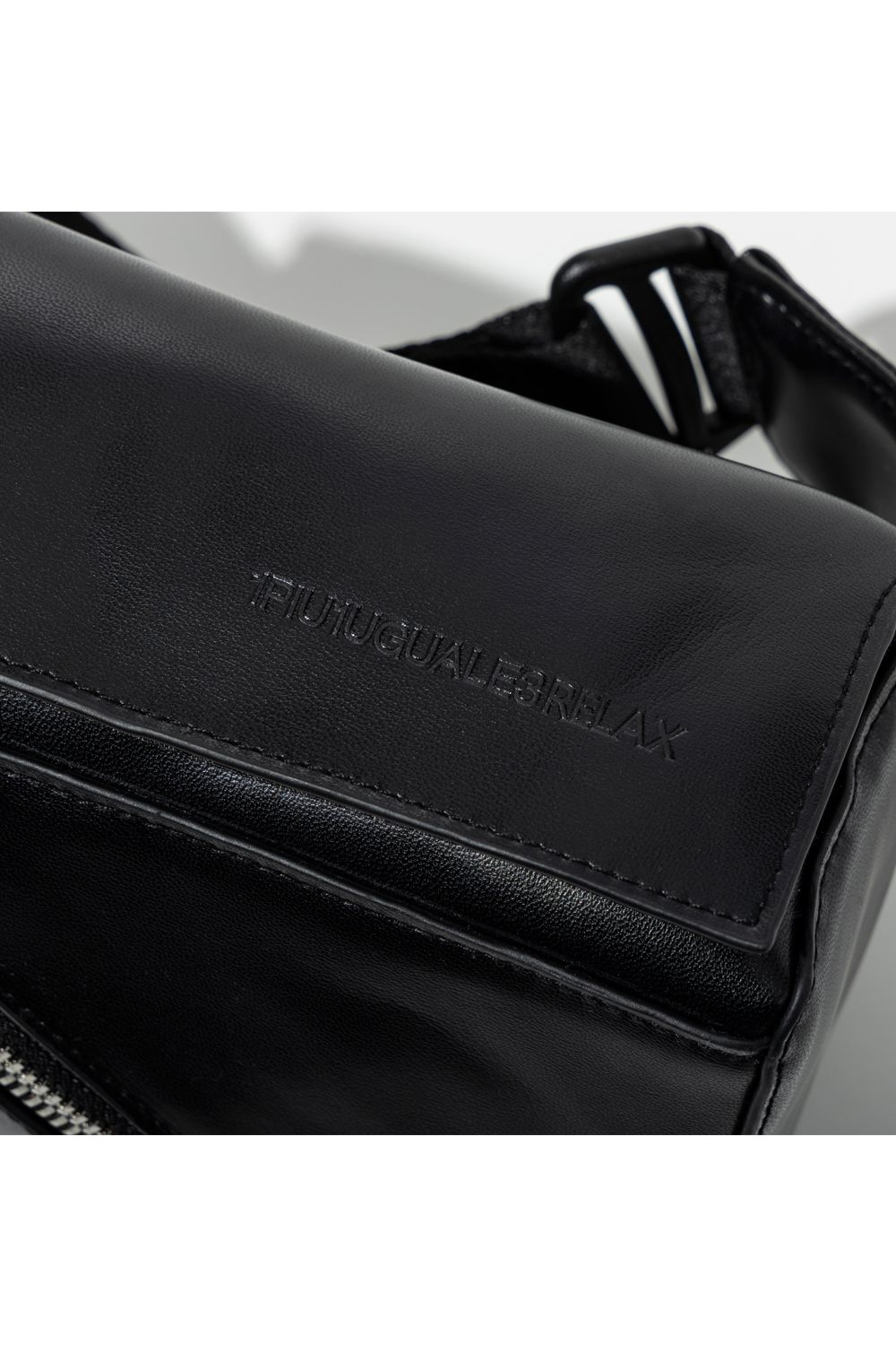 BOX BODY BAG / ボックス型 ボディバッグ (ブラック) (12月中旬入荷予定)