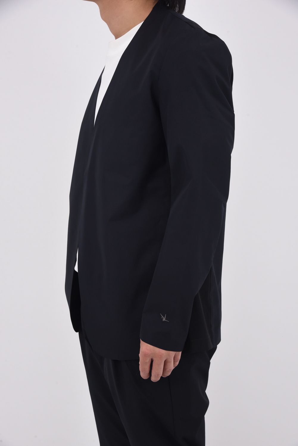 【+phenix】 NO COLLAR JACKET & SLACKS / WINDSTOPPER® PRODUCTS BY GORE-TEX LABS ノーカラージャケット&スラックスセットアップ (ブラック)