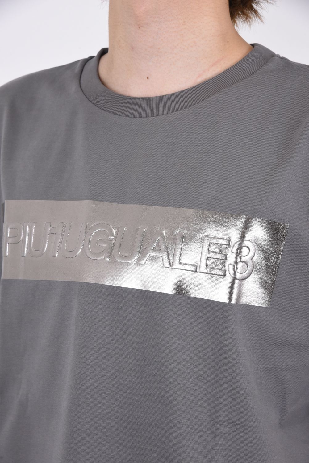 1PIU1UGUALE3 - BOX LOGO T / エンボスロゴ クルーネック ビック