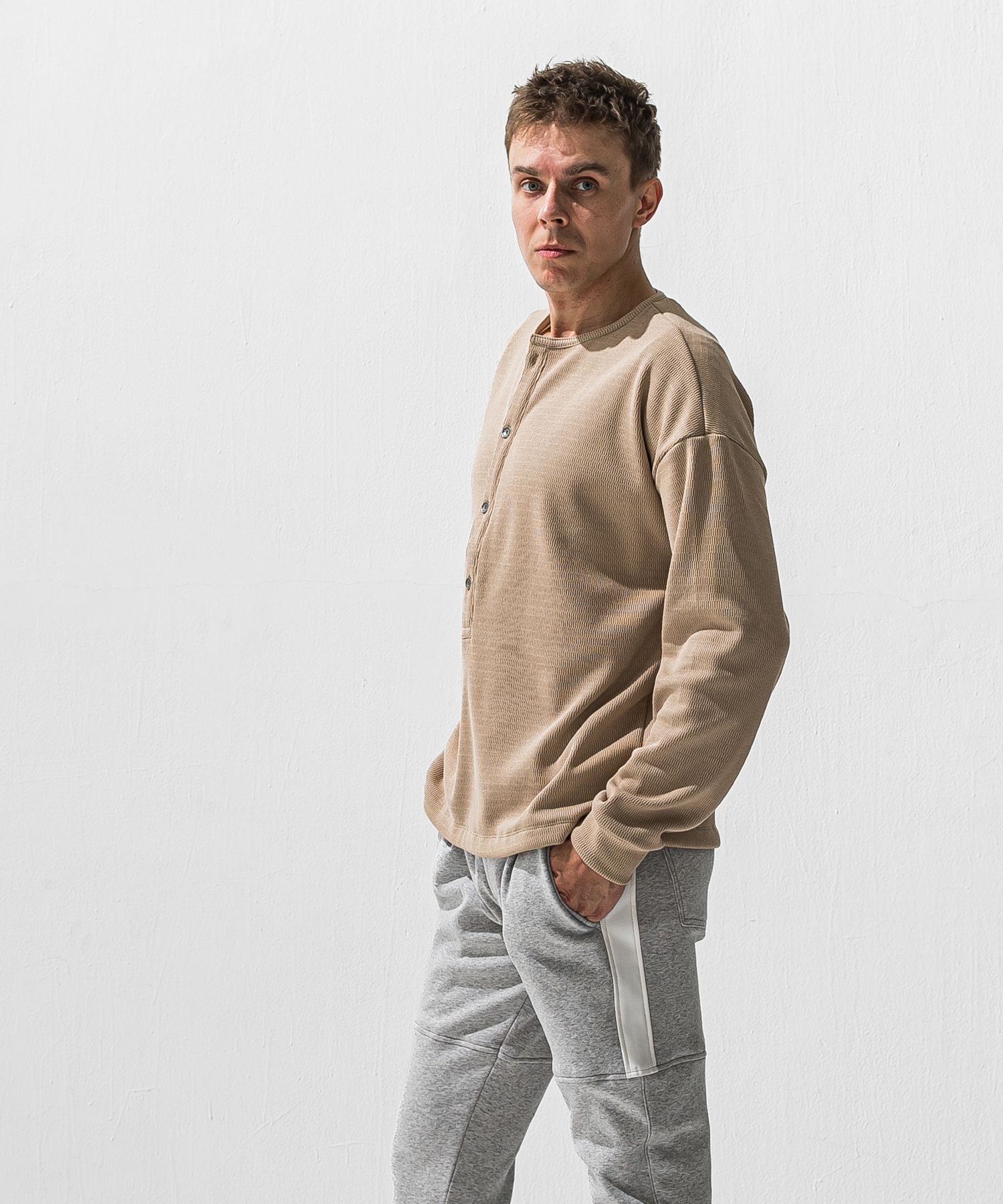 OVER HENRY VELOURS FLEECE THERMAL / 裏起毛 オーバーサイズ サーマル生地 ロングスリーブ ヘンリーネック (ブラウン) (10月下旬入荷予定) ※オーダー締切:9月7日(月)17時
