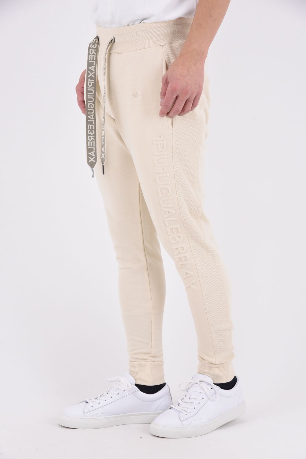 【26SS】 EMBOSSED LOGO JOGGER PANTS / エンボスロゴ ジョガーパンツ (ベージュ)