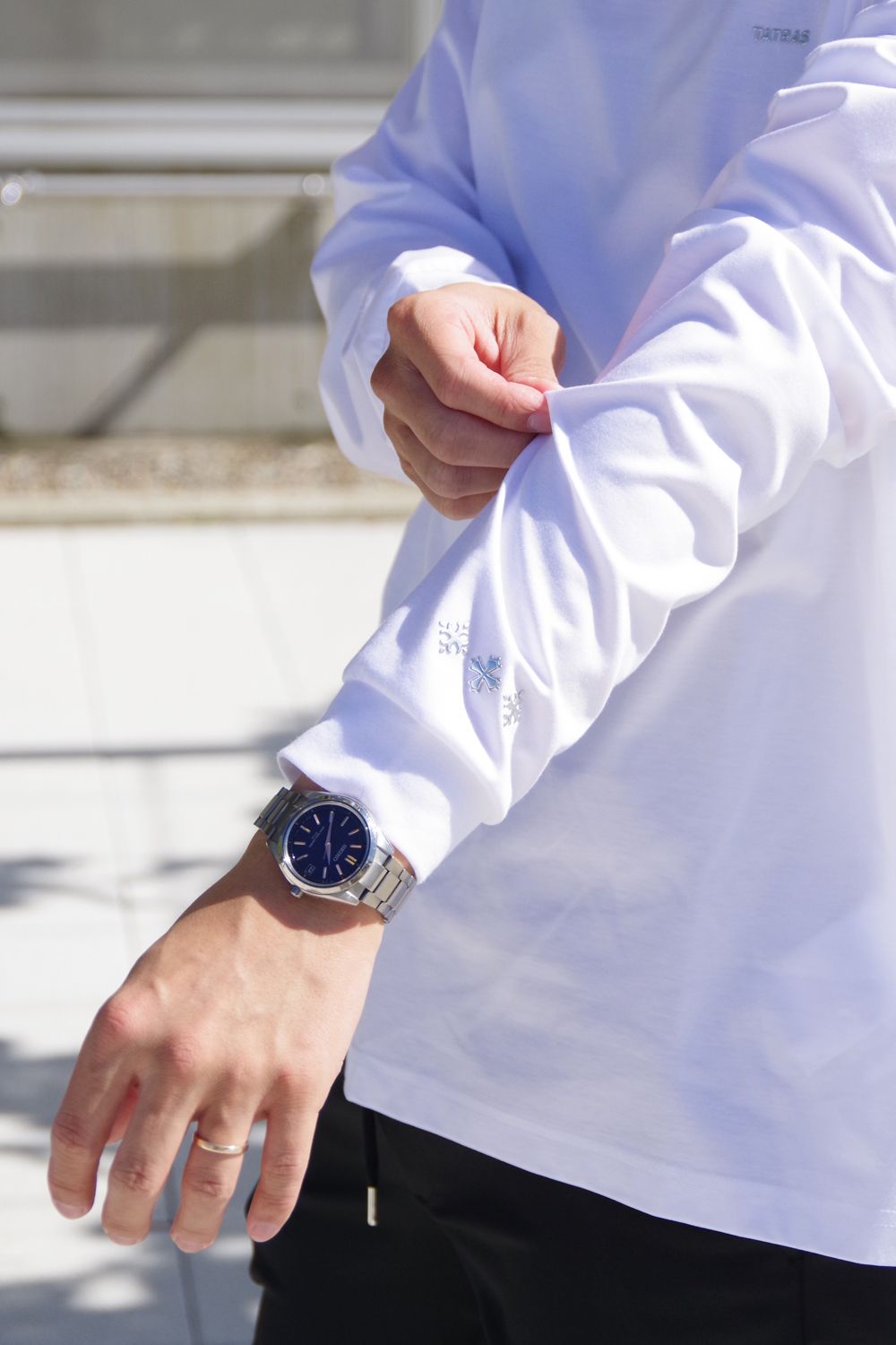 SICADO (シカード) / ロゴ クルーネック 長袖 Tシャツ ホワイト