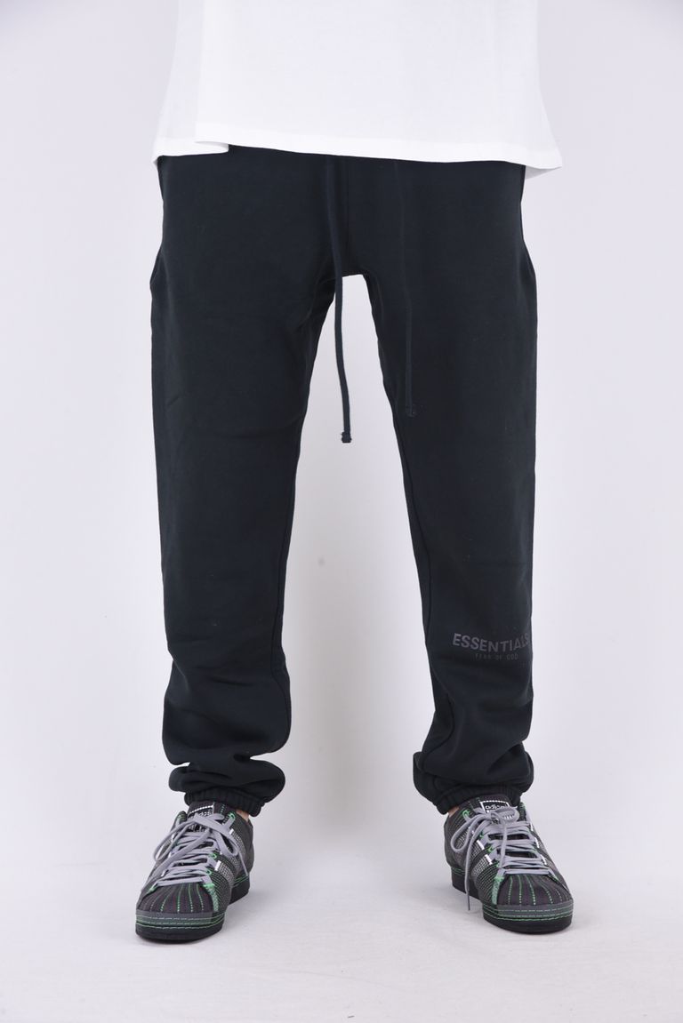 FOG ESSENTIALS - ESSENTIALS REFLECTOR LOGO SWEATPANTS / 裏起毛 リフレクター ロゴ  スウェットパンツ ブラック | gossip