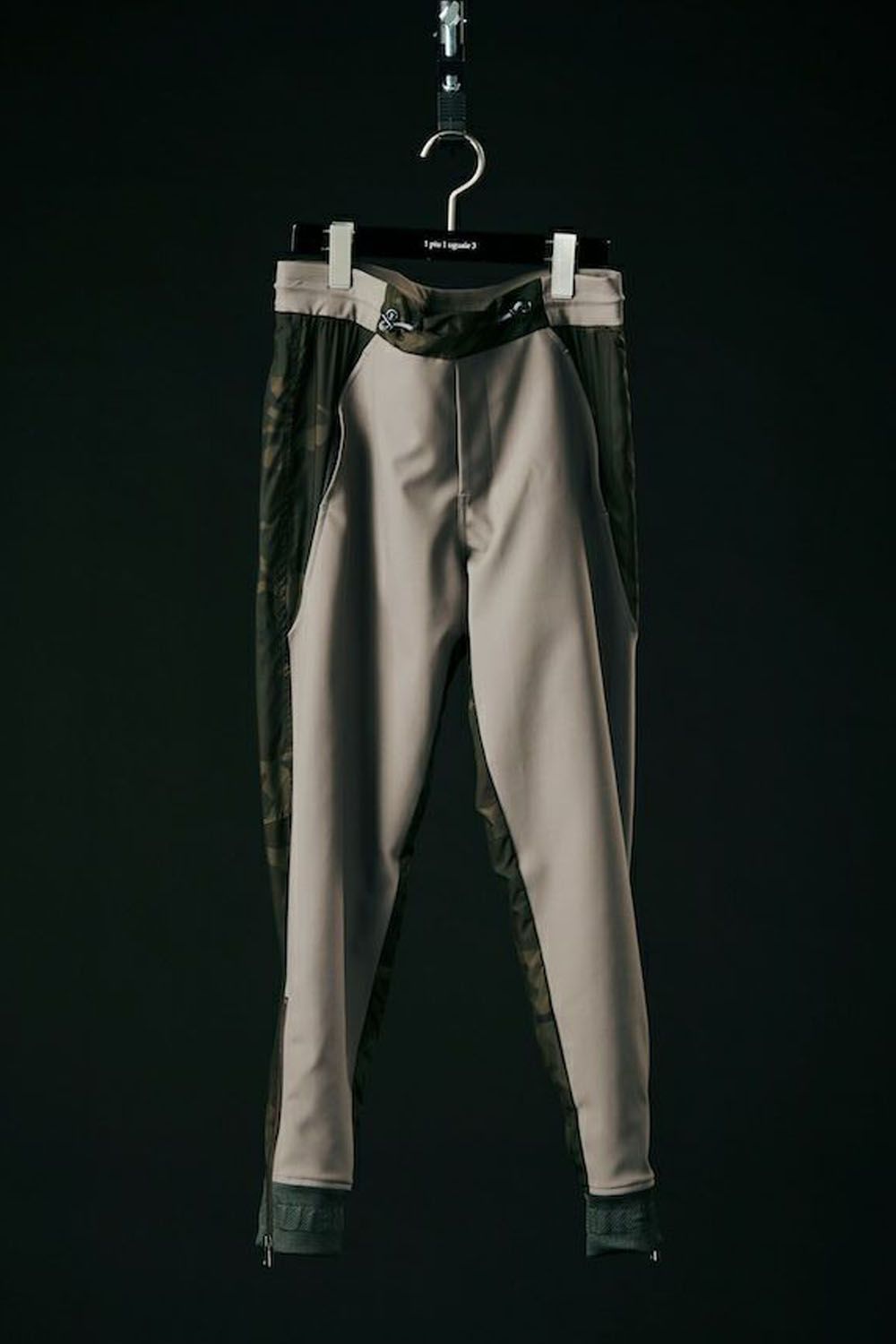 113SPORT PREMIUM HYBLID HEM ZIP PT / 113スポーツ プレミアム ジップ パンツ カーキ/グレー