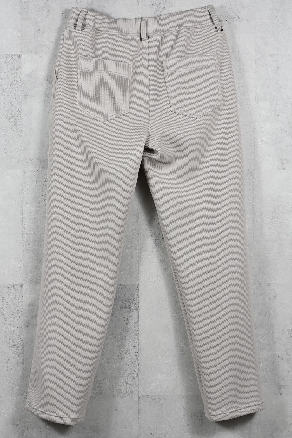 AZE WIDE TUCK PANTS / 畔編みニット生地 セミワイドシルエット イージータックパンツ (グレージュ) (1月中旬入荷予定)