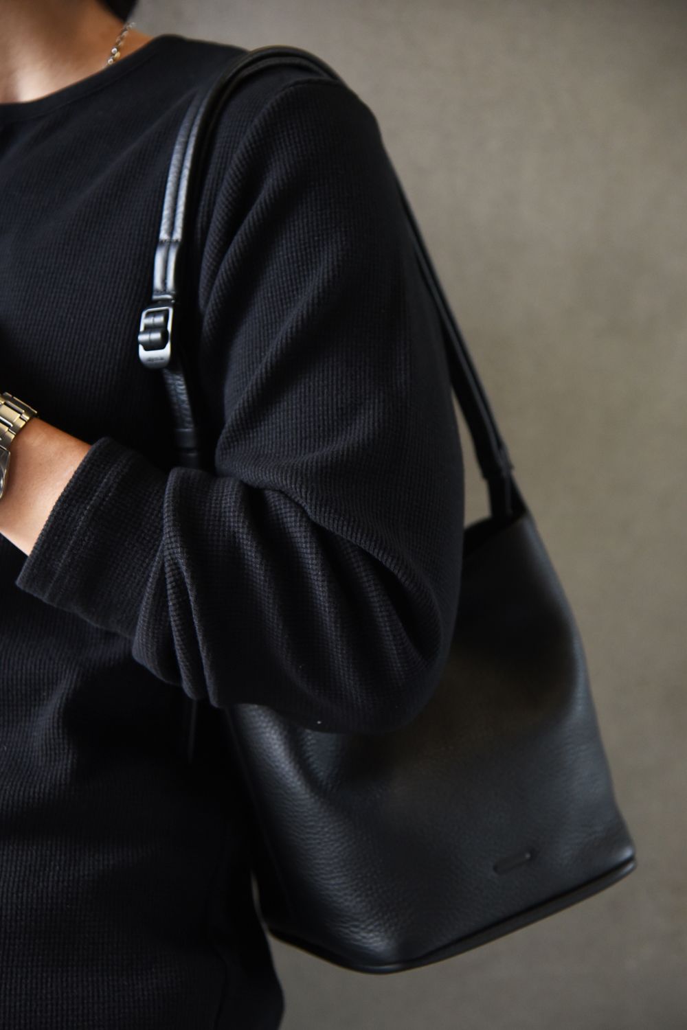 【RESOUND CLOTHING】 トレンドのワッフルヘンリーをシンプルに大人っぽく