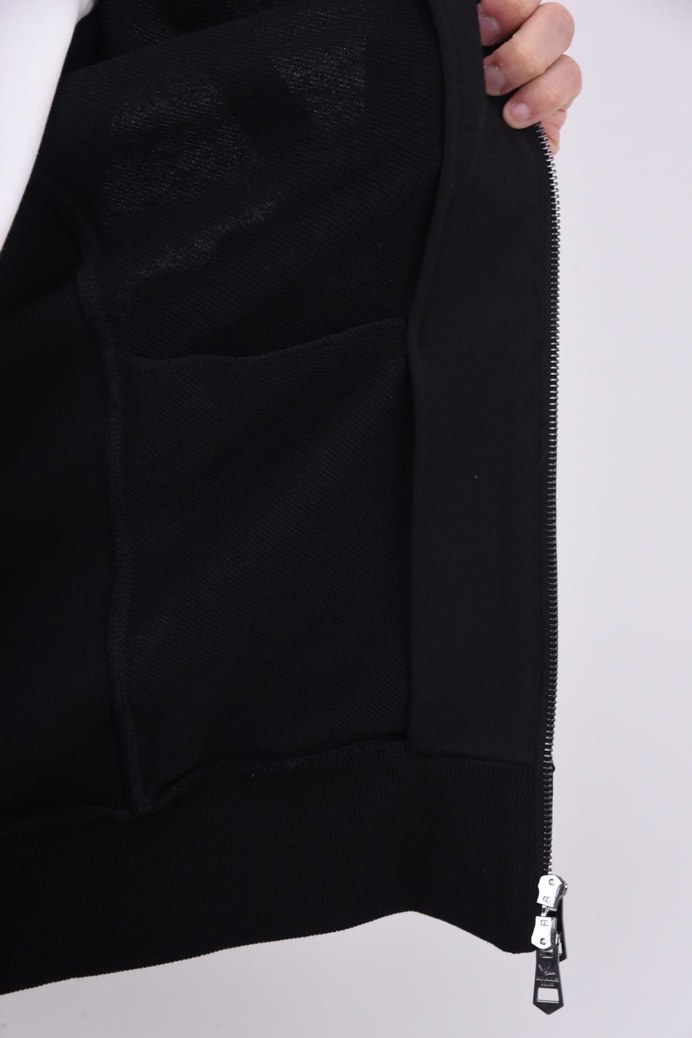 【26SS】 HOOD EMBOSSED LOGO HOODIE / エンボスロゴ ジップパーカー (ブラック)