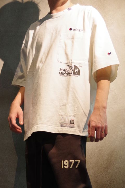 PRINTED TEE 2 / プリントロゴ クルーネック 半袖Tシャツ ホワイト