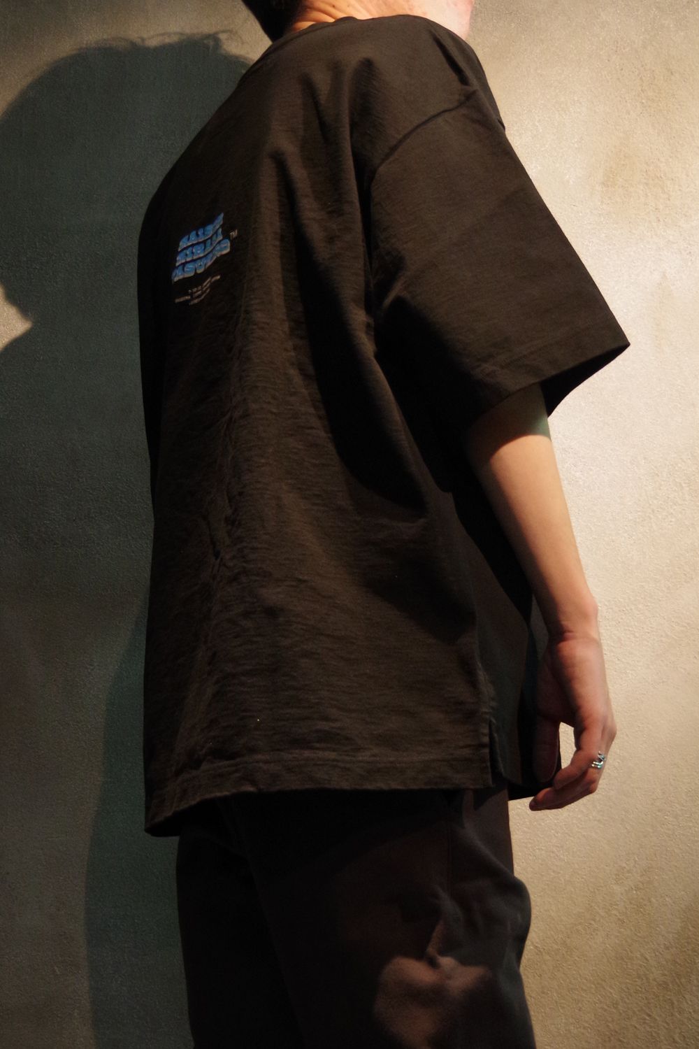 PRINTED TEE 3 / グラフィック プリント クルーネック 半袖Tシャツ ブラック