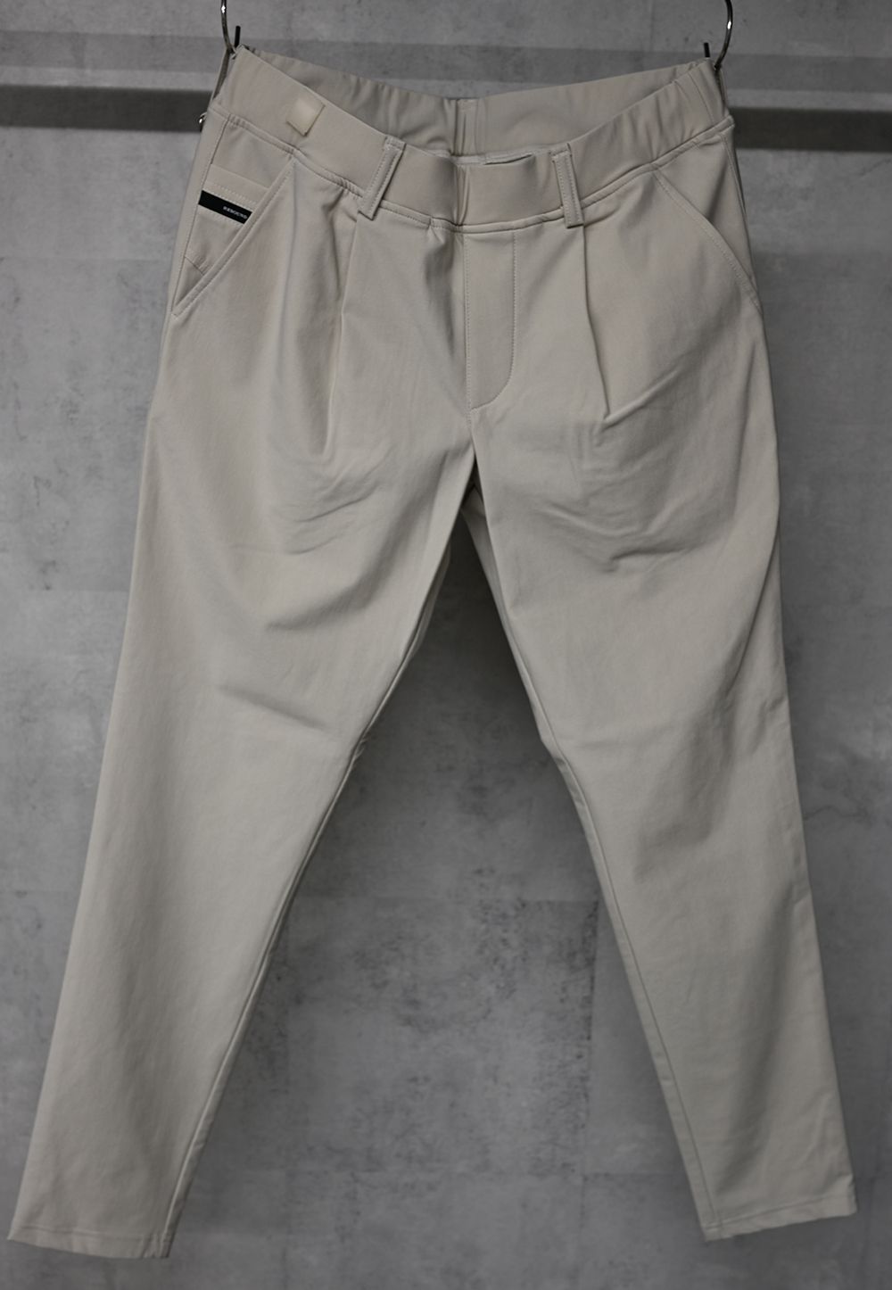 CHRIS EASY HEAT TUCK PANTS / ナイロンストレッチ 裏起毛 スラックスイージータックパンツ グレージュ