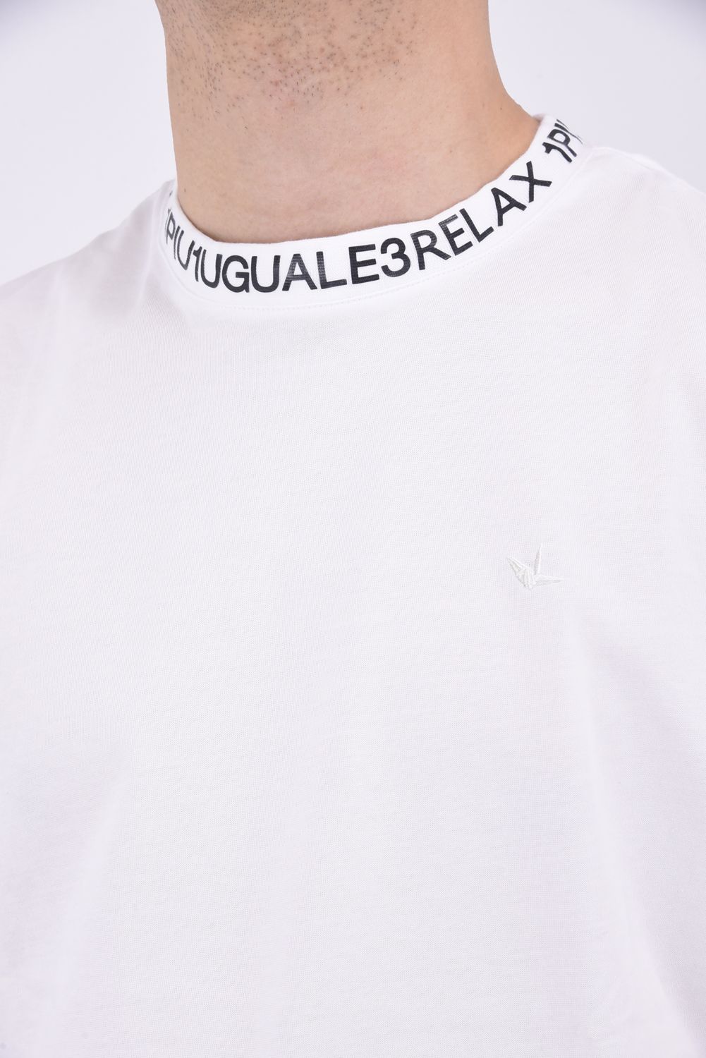 1PIU1UGUALE3 RELAX - COLLAR LOGO T-SHIRT / ネックロゴ 半袖Tシャツ