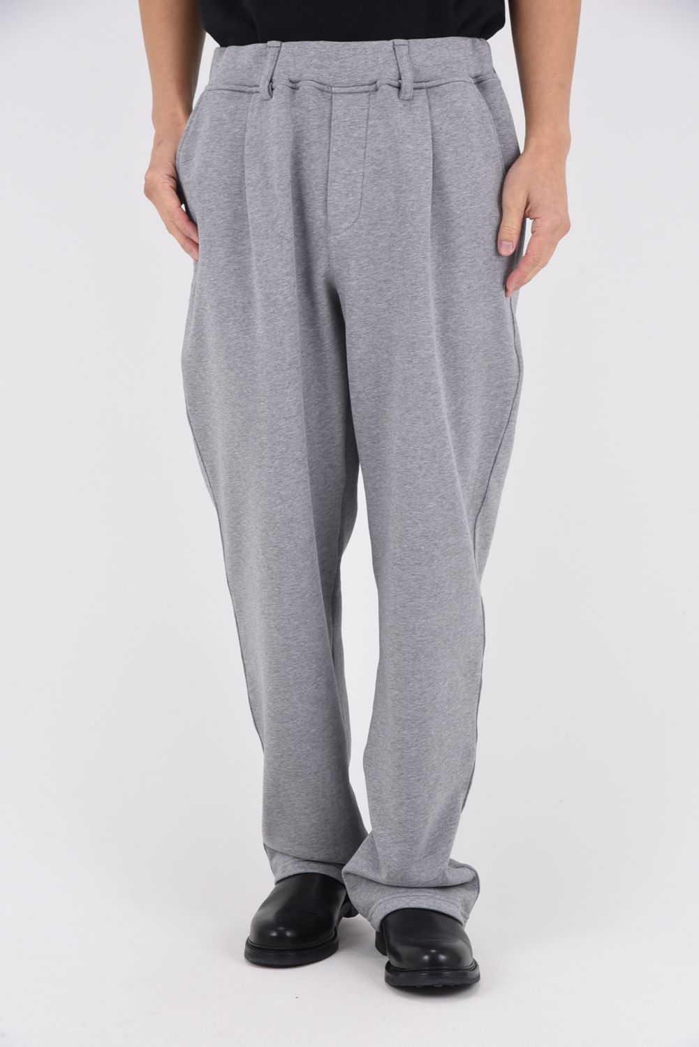 【26SS 39th】 HF URAKE WIDE TUCK PANTS / 高機能裏毛 セミワイドシルエット イージータックパンツ (グレー)