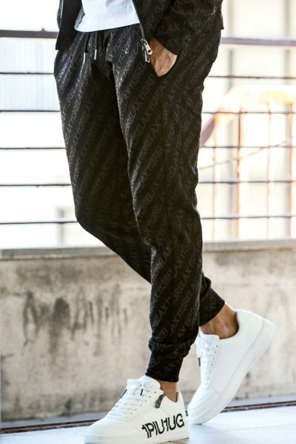 1PIU JACQUARD JOG PANTS / 総柄 ロゴジャガード パンツ ブラック