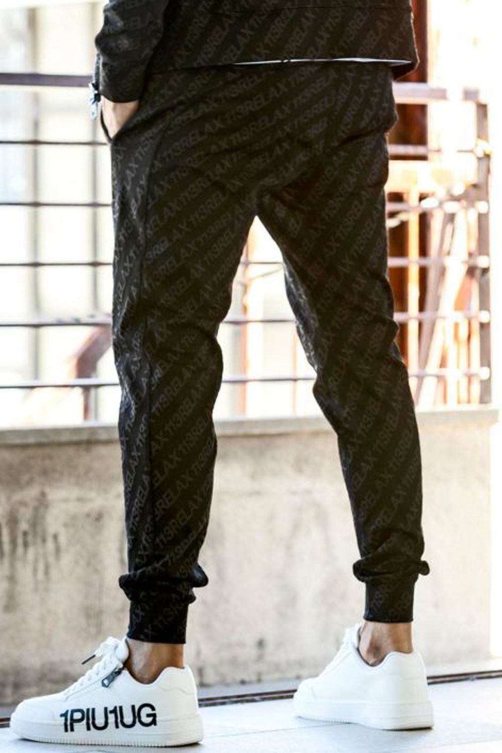 1PIU JACQUARD JOG PANTS / 総柄 ロゴジャガード パンツ ブラック