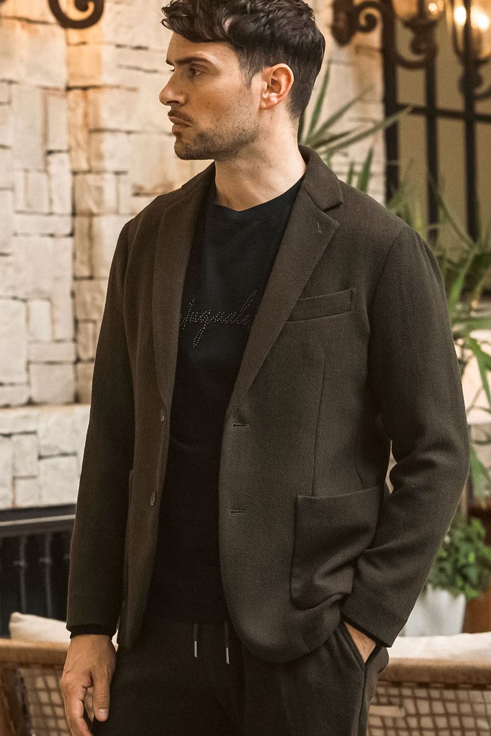 【26AW】【セットアップ】 WOOL-BLEND CAMO-EMBOSSED JACKET & SLACKS / ウール混 エンボスカモフラージュ テーラードシングルジャケット&イージースラックス (カーキ)