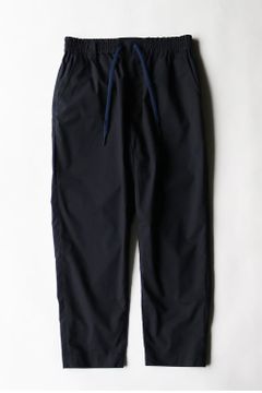 【White Mountaineering】定番のクロップドパンツを使用したカジュアルスタイル