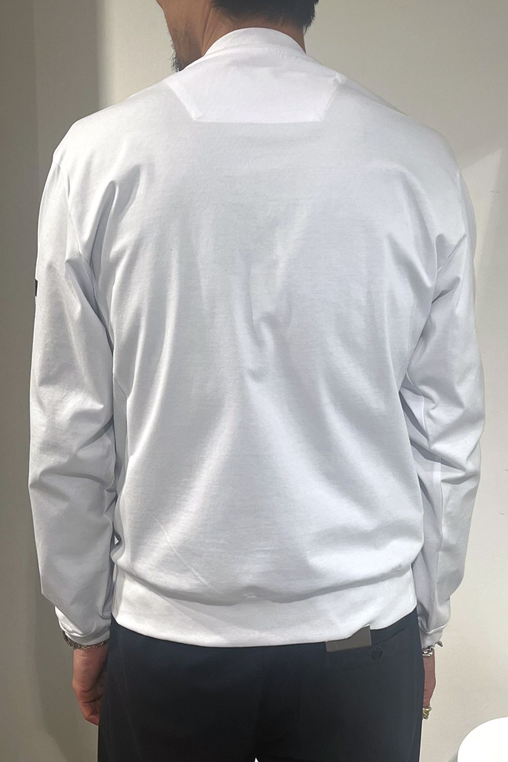 【26AW】 NUBY MOCK SLEEVE / ワンポイントロゴ モックネックTシャツ (ホワイト) (9月入荷予定)