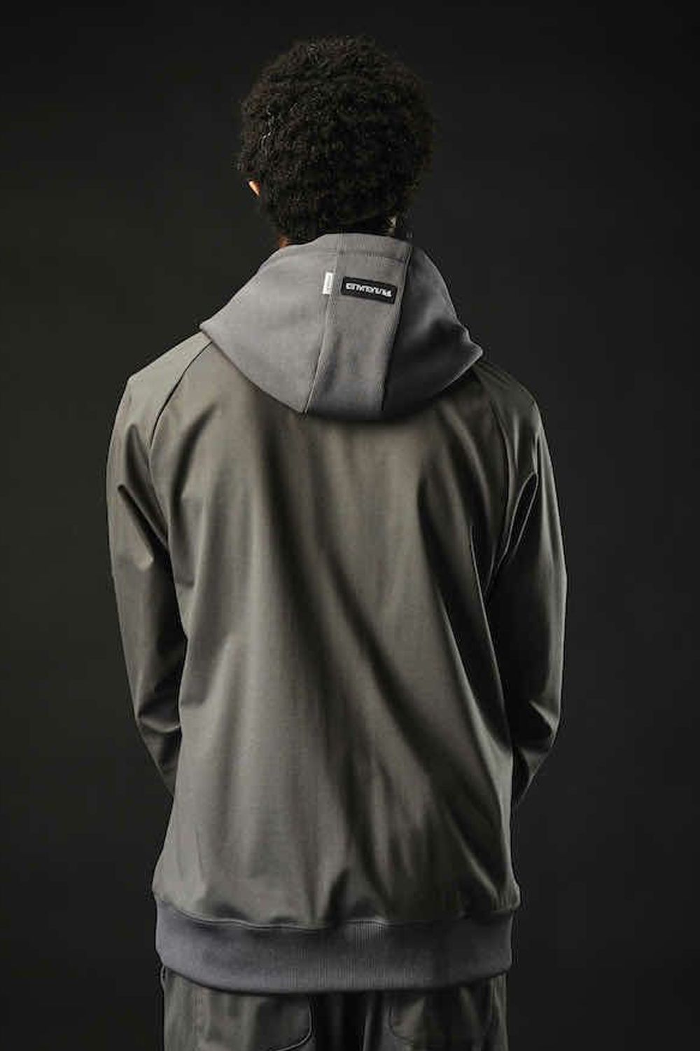 113SPORT COMFORTABLE TAG ZIP PARKA / 113ロゴ ラグランスリーブ フルジップ パーカー チャコール