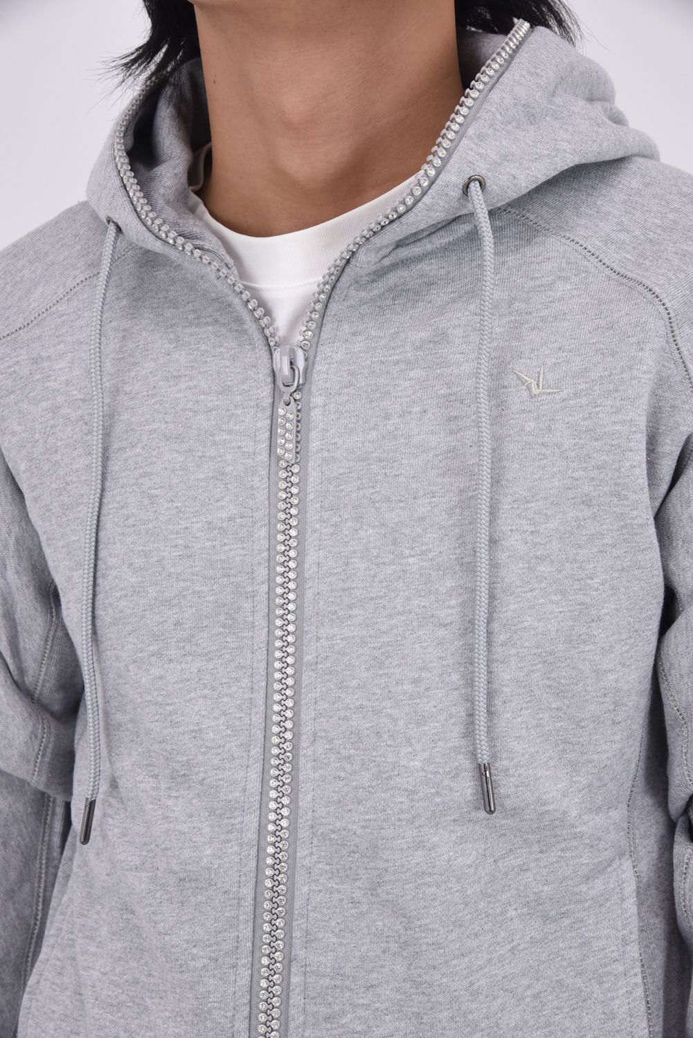【25AW】 GLITTER ZIP + PLATE HOODIE / シルバーロゴプレートスウェットパーカー (グレー)