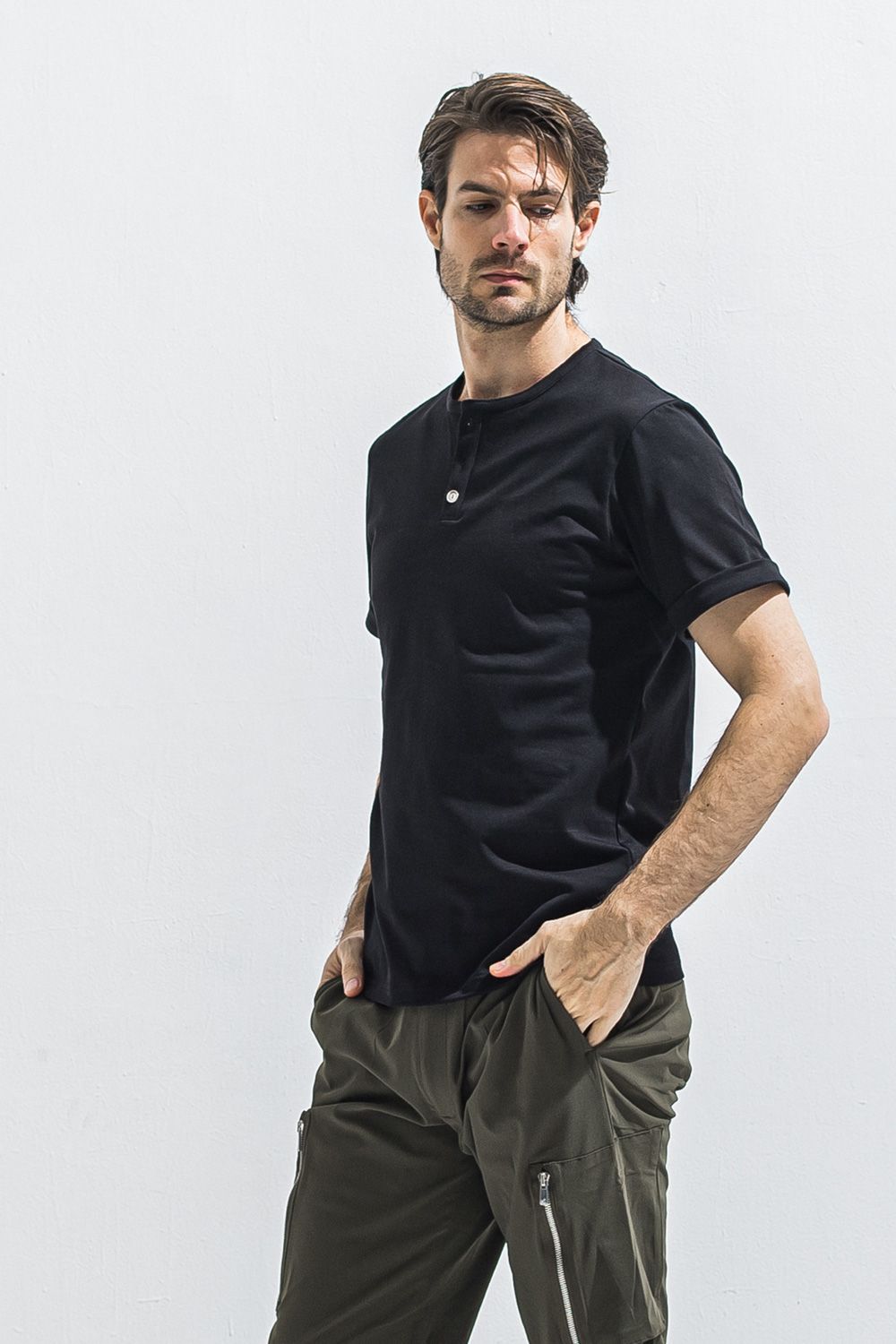 ROLLUP HENRY TEE / ロールアップスリーブ ヘンリーネック Tシャツ （ブラック） (4月中旬入荷予定) ※オーダー締切:2月15日(日)18時