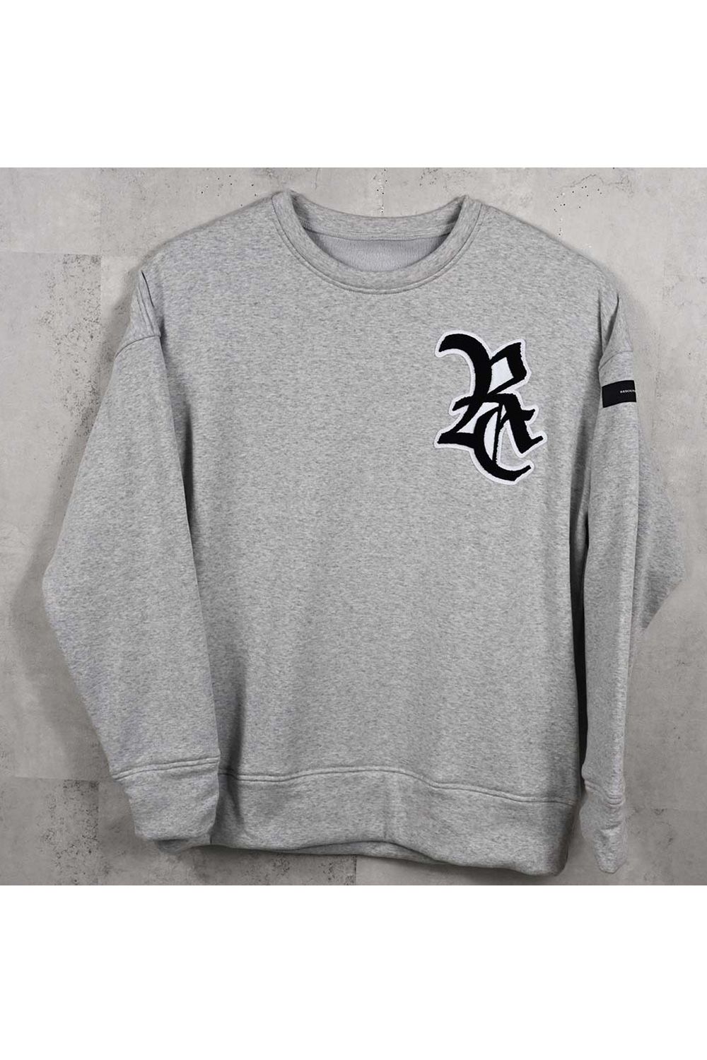 RC CHENILLE VELOURS FLEECE DROP TRAINER / RC刺繍 裏起毛 ロングスリーブ トレーナー (グレー) (11月上旬入荷予定) ※オーダー締切：9月1日(月)18:00