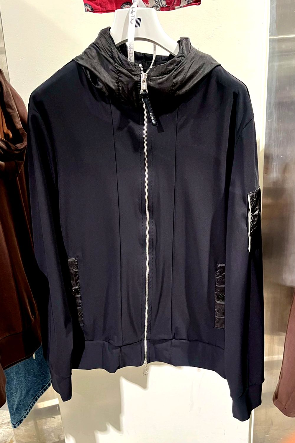 【26AW】 SIPHO / ブランドロゴ ハイブリッド ジップアップパーカー (ブラックカーボン) (9月入荷予定)