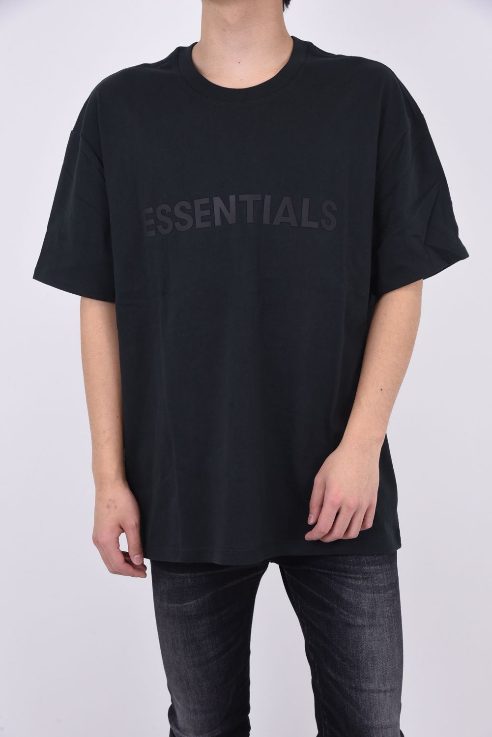 新作FOG Essentials フロントロゴ Tシャツ TOBACCO S