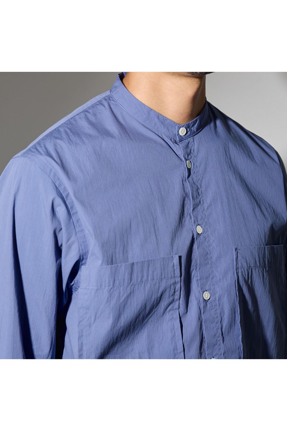 W POCKET STANDCOLLAR SHIRT - TYPEWRITER / タイプライター ダブルポケットシャツ ライトブルー