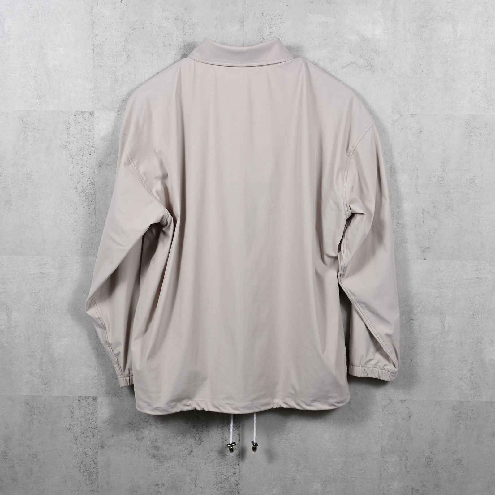 NYLON COACH JACKET / 高機能ストレッチナイロン コーチジャケット グレージュ