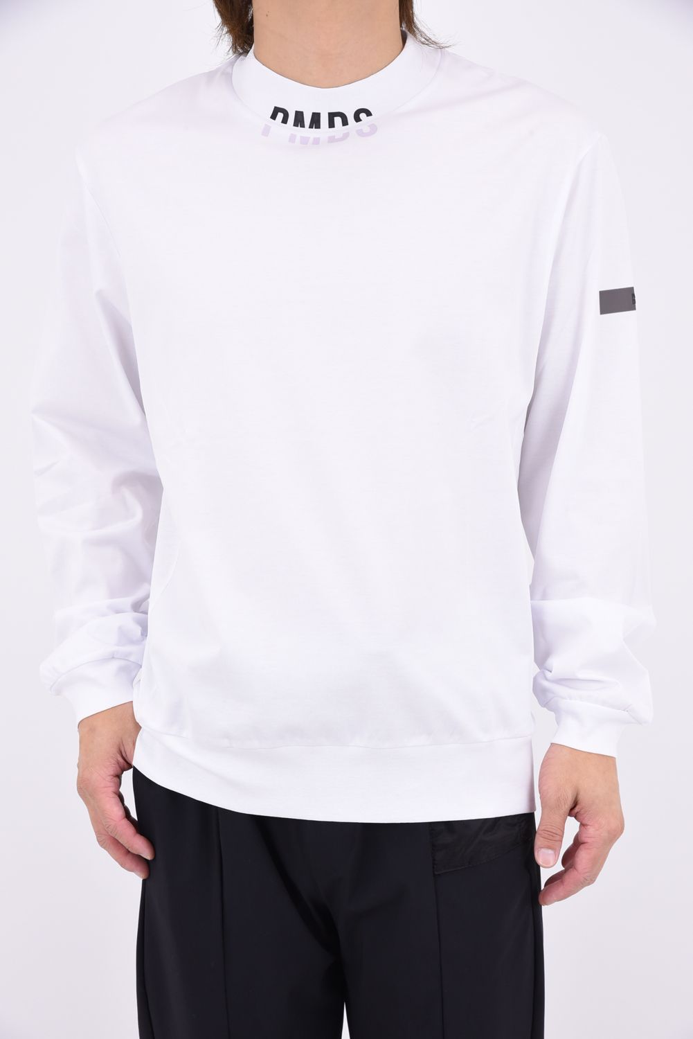 【26AW】 NUBY MOCK SLEEVE / ワンポイントロゴ モックネックTシャツ (ホワイト)