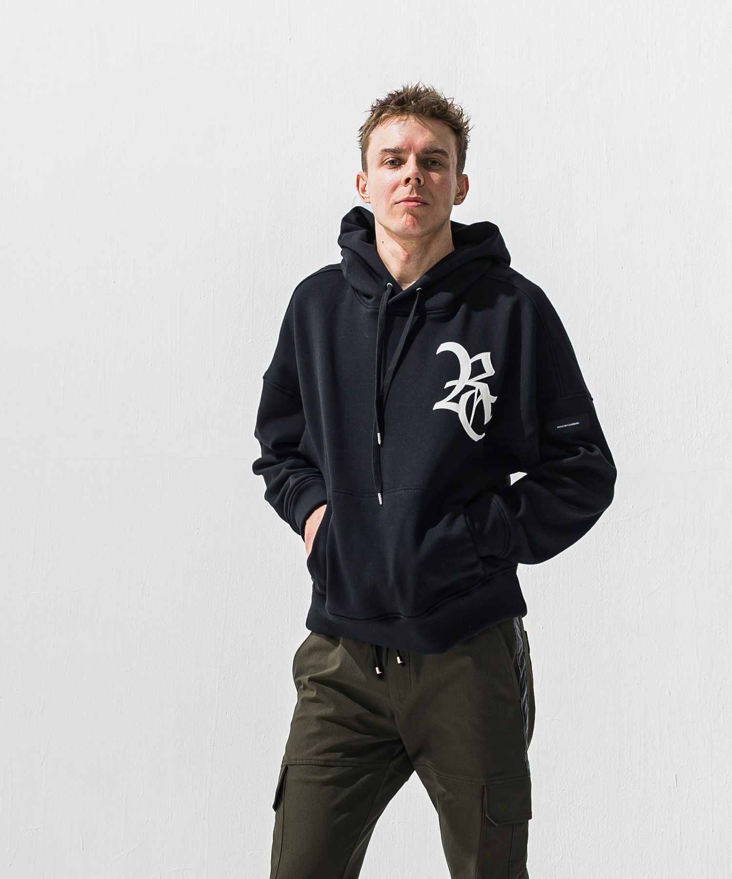 RC VELOURS FLEECE HOODIE / RCレザーワッペン 裏起毛ルーズフーディー (ブラック) (11月上旬入荷予定) ※オーダー締切:9月7日(月)17時