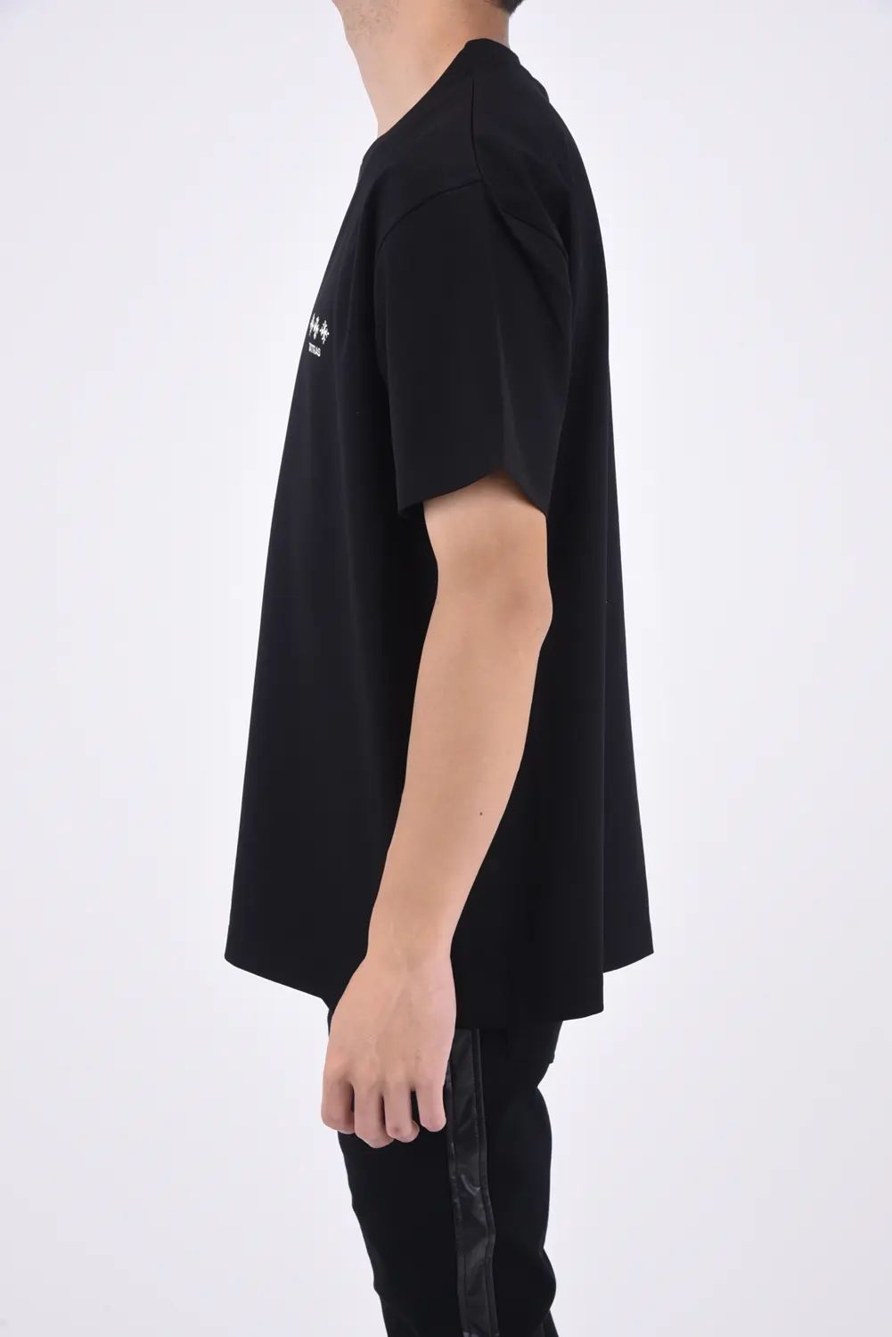 NUNKI (ヌンキ) / ブランドロゴ刺繍 ハーフスリーブ Tシャツ ブラック