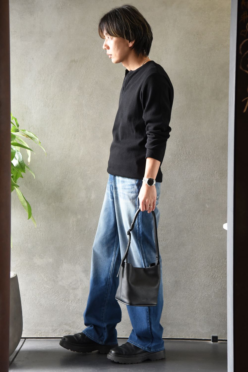 【RESOUND CLOTHING】 トレンドのワッフルヘンリーをシンプルに大人っぽく