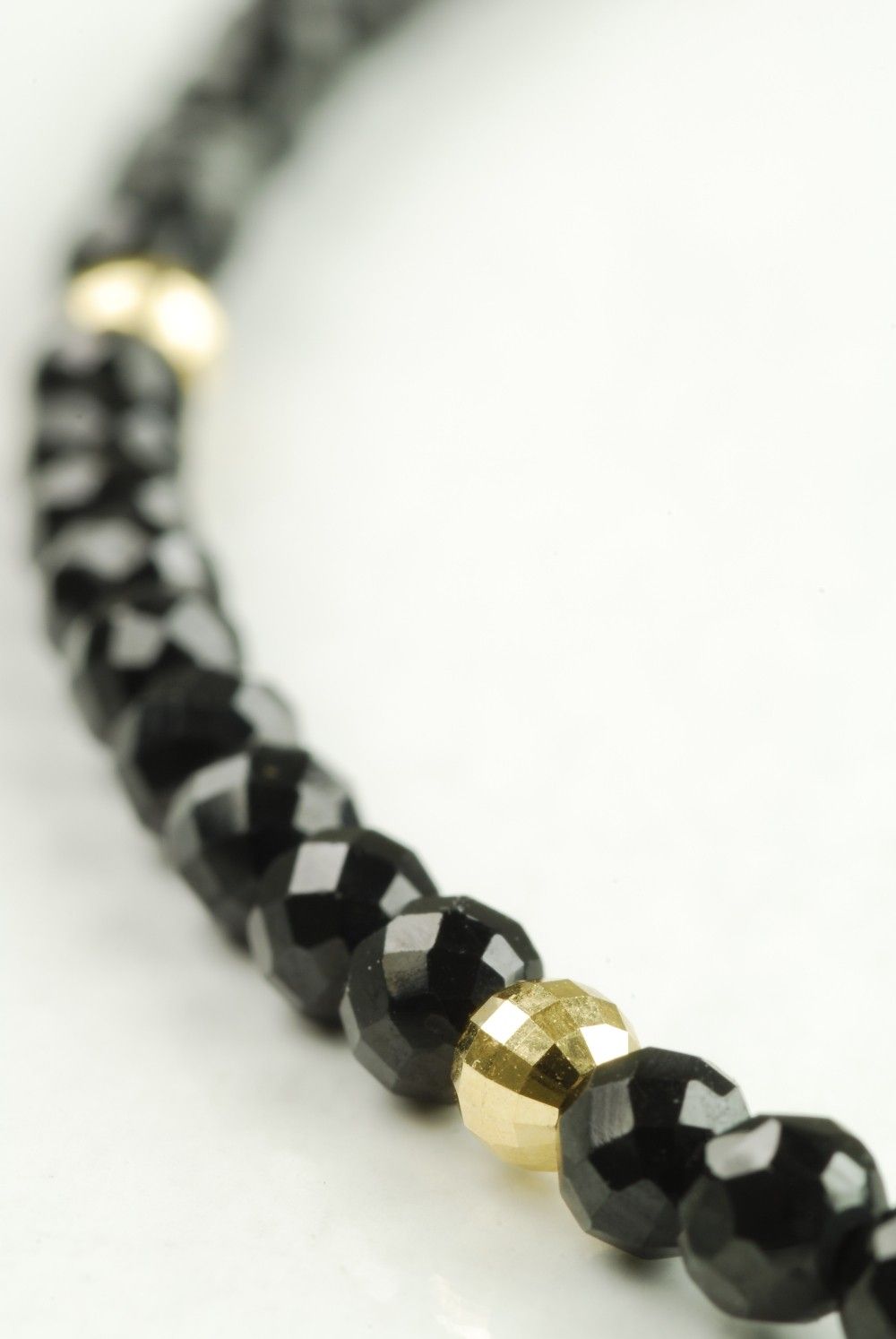 10K / 18Kgold black spinel beads chocker