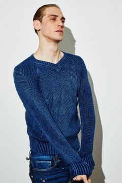 Middle gauge V neck long sleeve INDIGOISM / ミドルゲージ Vネック ニット ブルーユーズド