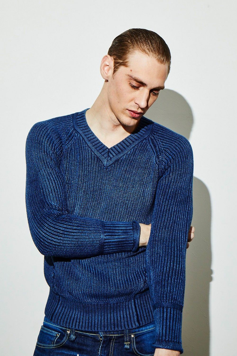 Middle gauge V neck long sleeve INDIGOISM / ミドルゲージ Vネック ニット ブルーユーズド