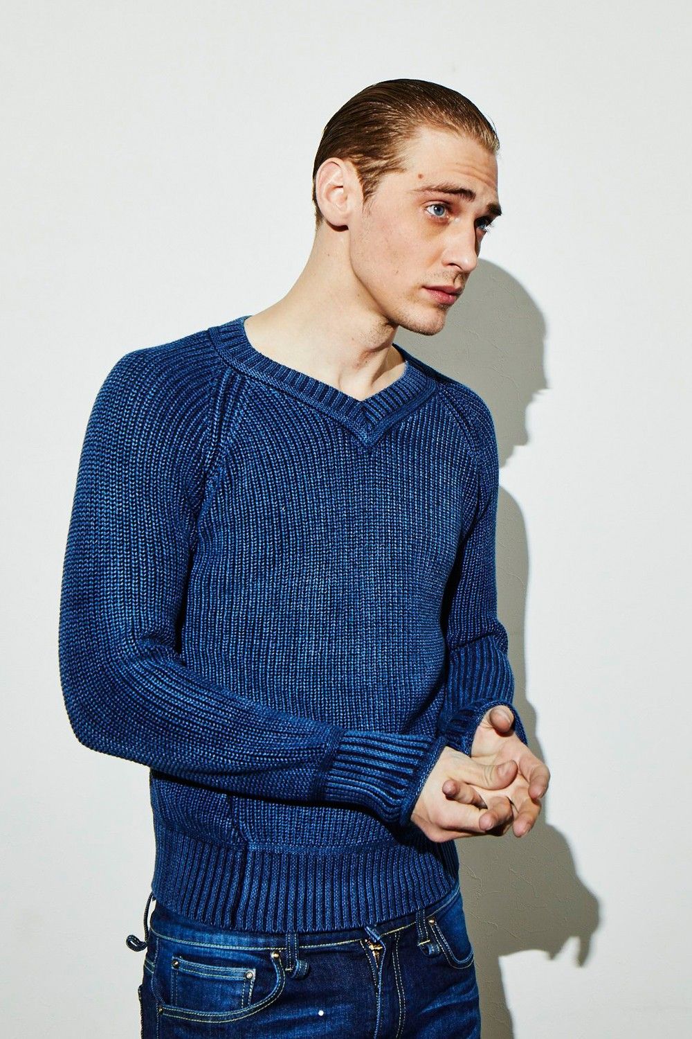 Middle gauge V neck long sleeve INDIGOISM / ミドルゲージ Vネック ニット ブルーユーズド