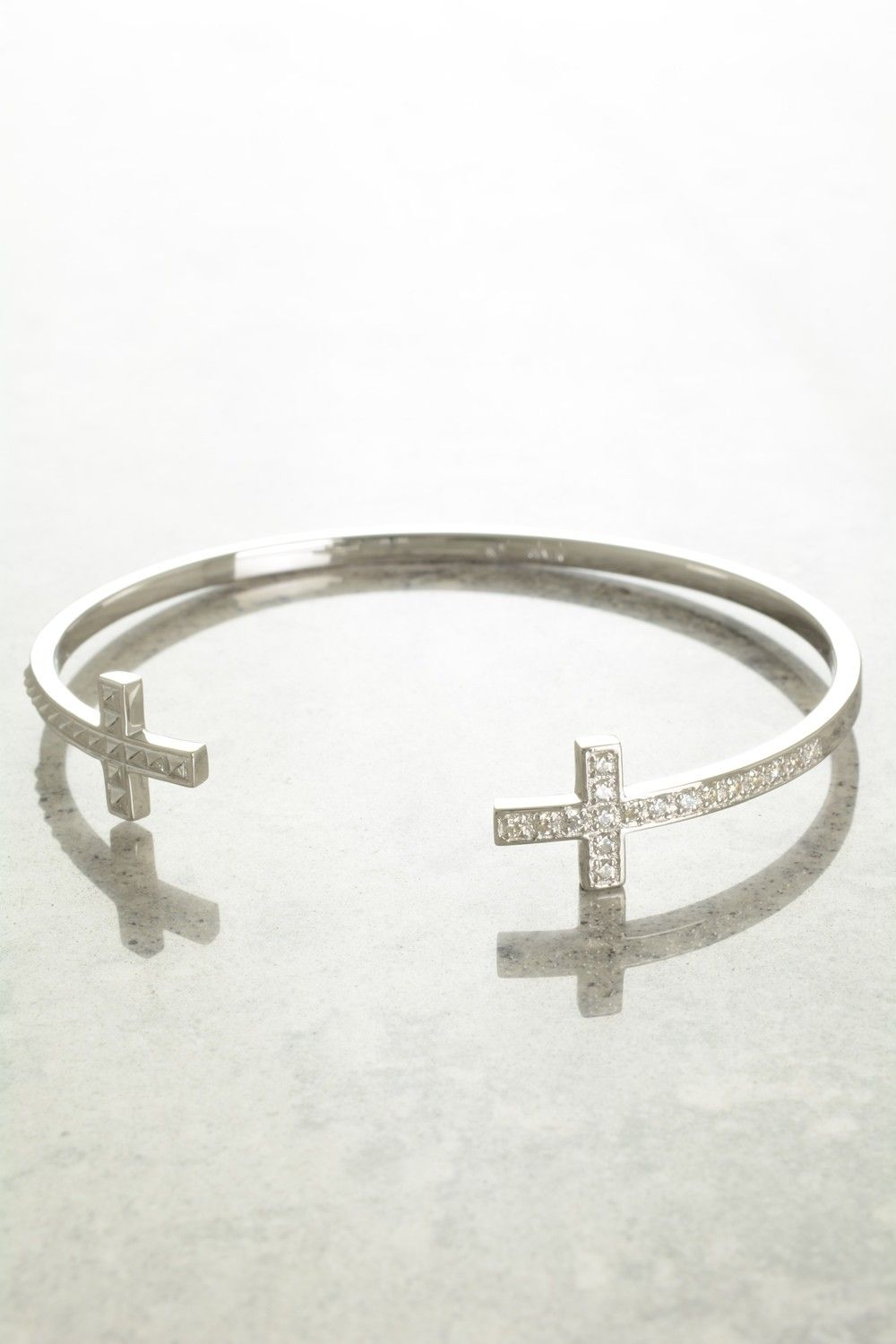 CROSS BANGLE