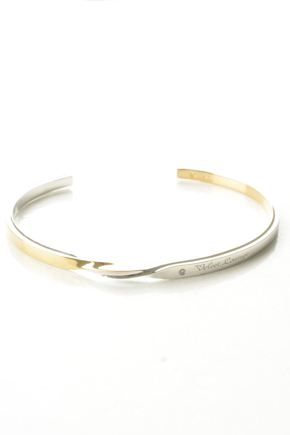 TWIST BANGLE