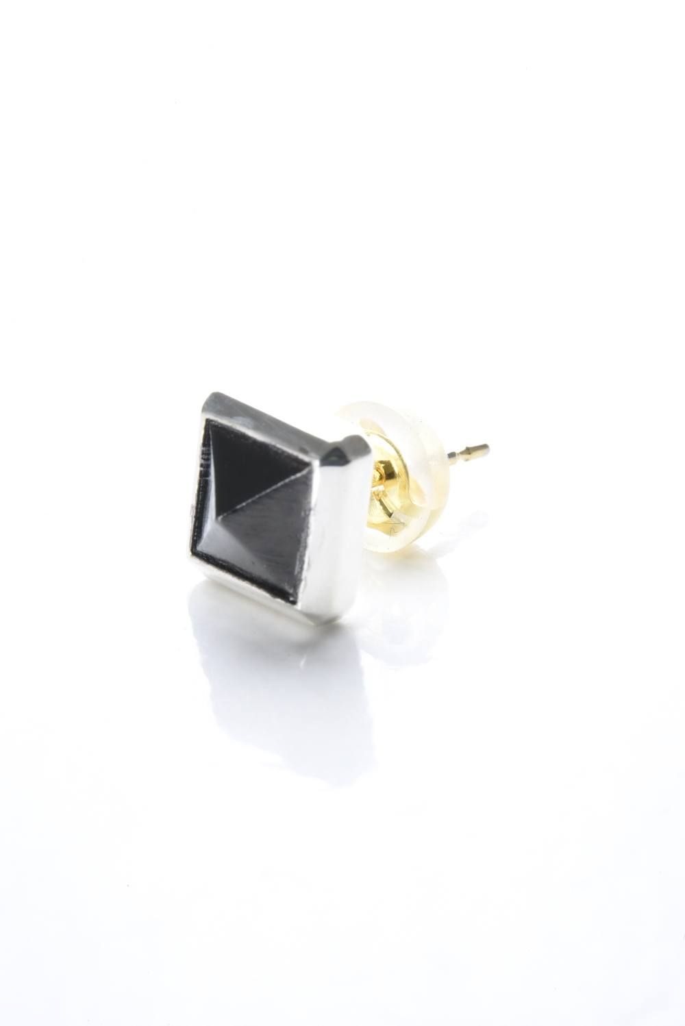 Novel 1stud Pierce
