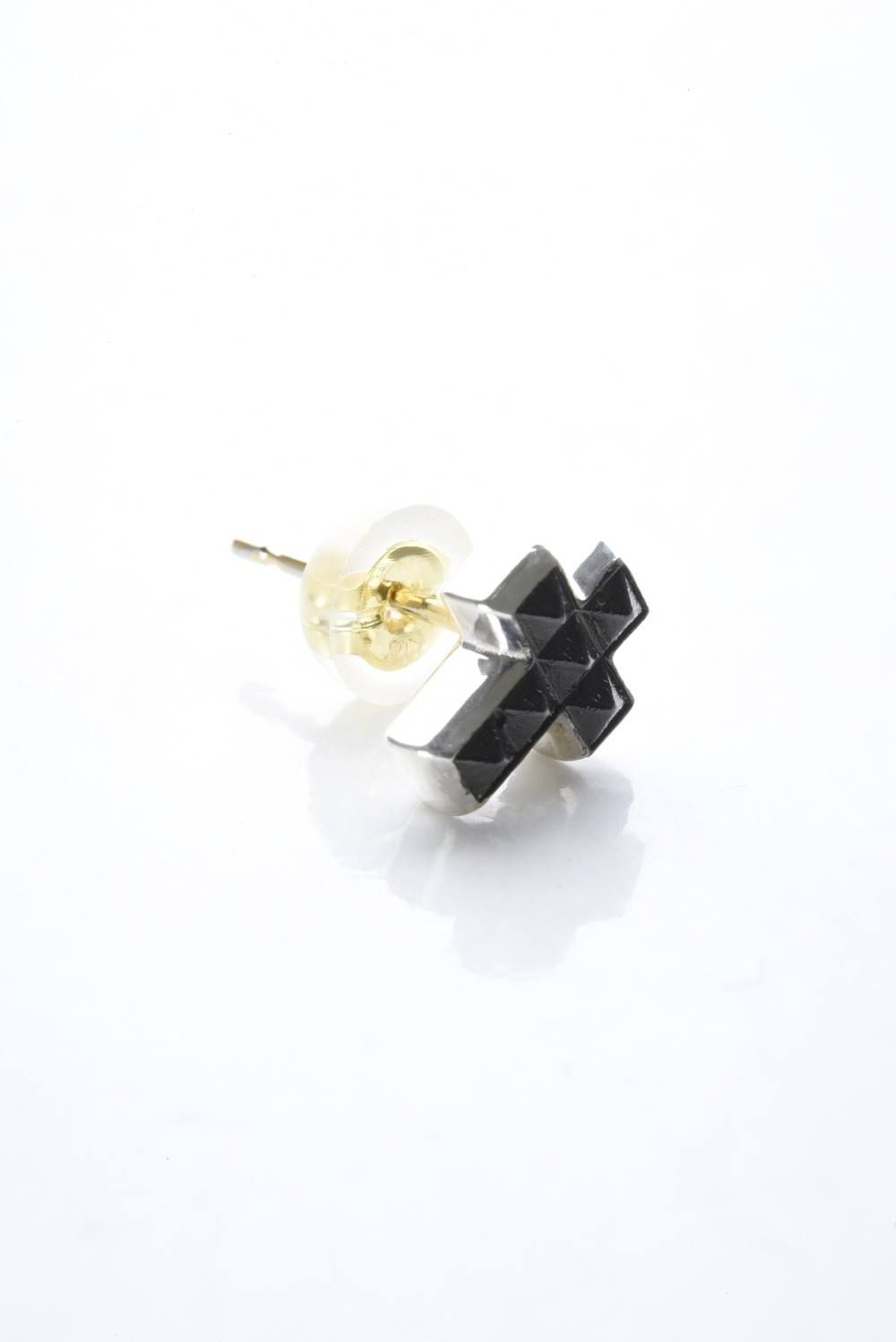 Novel 6stud Pierce